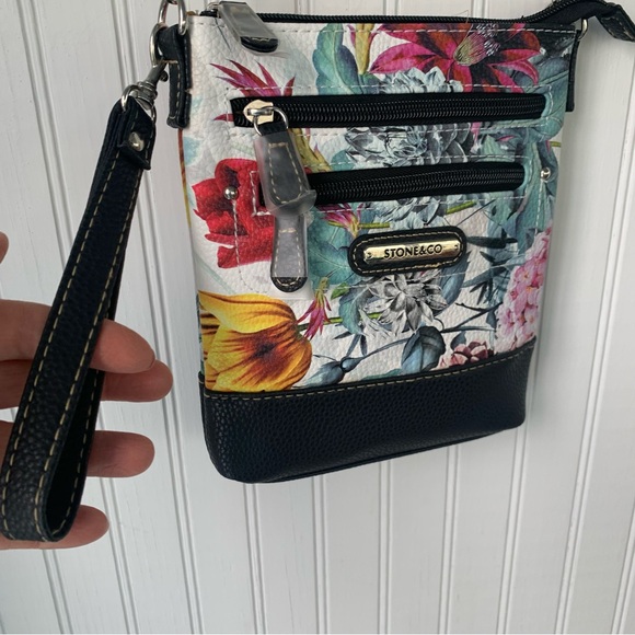 Stone & Co. Floral Crossbody Bag (NWOT) - Picture 4 of 8